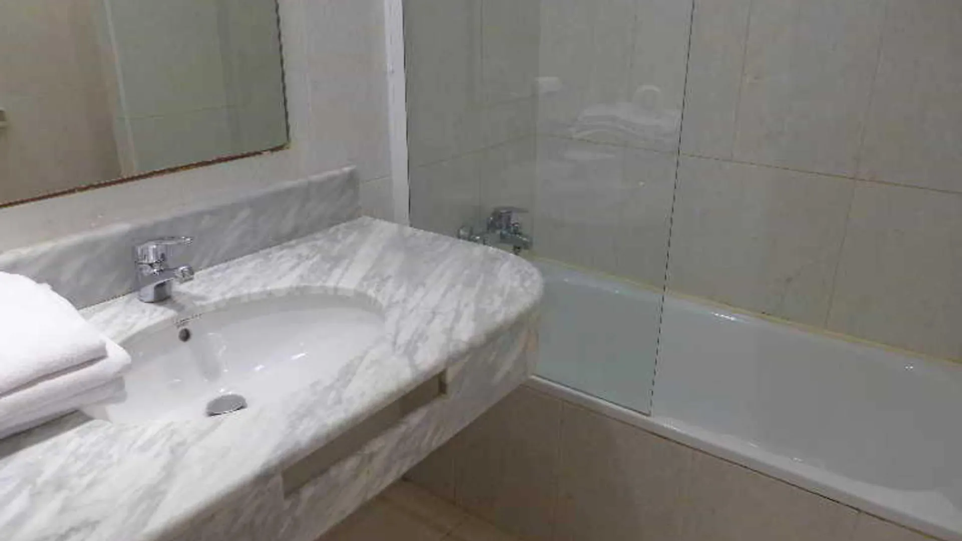 Rentalmar Alboran Apartments 살루