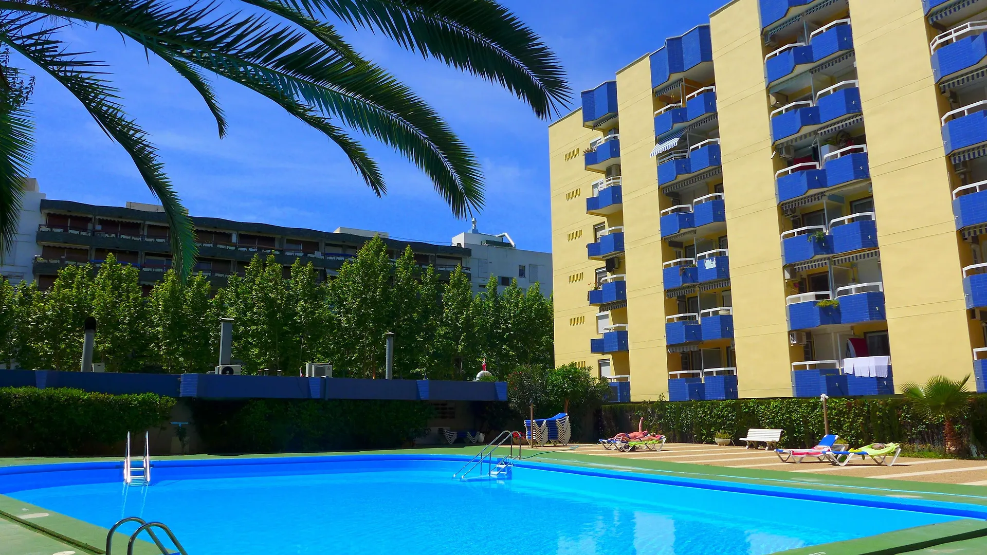 Rentalmar Alboran Apartments 살루